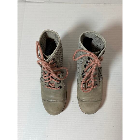 Women's Sorel Boots Premium Wedge Booties Grey Perforated Leather Sz 5.5 - Picture 8 of 8